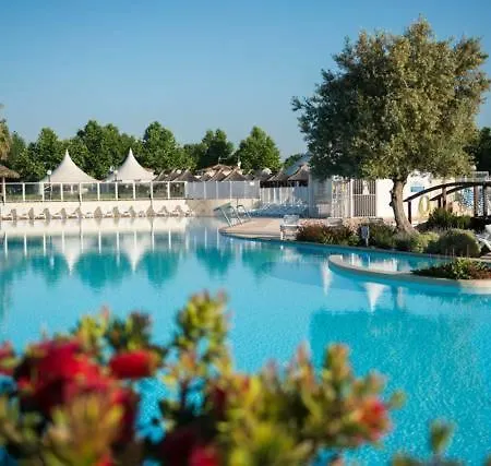 Bungalow Luxe Mazet Royal Carabasse Plage Acces Proximite Piscine Campsite